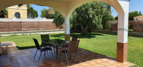 Casa con jardín privado cerca de la playa, para descansar y relajarse